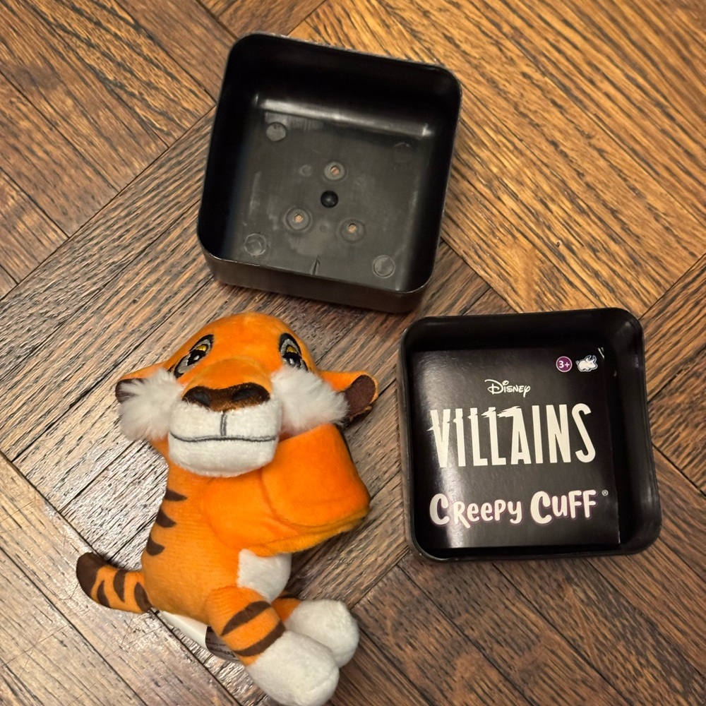 Disney Villains Shere Kahn Creepy Cuff